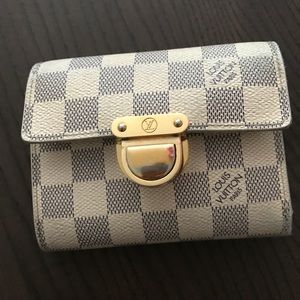 Loise Vuitton wallet!!